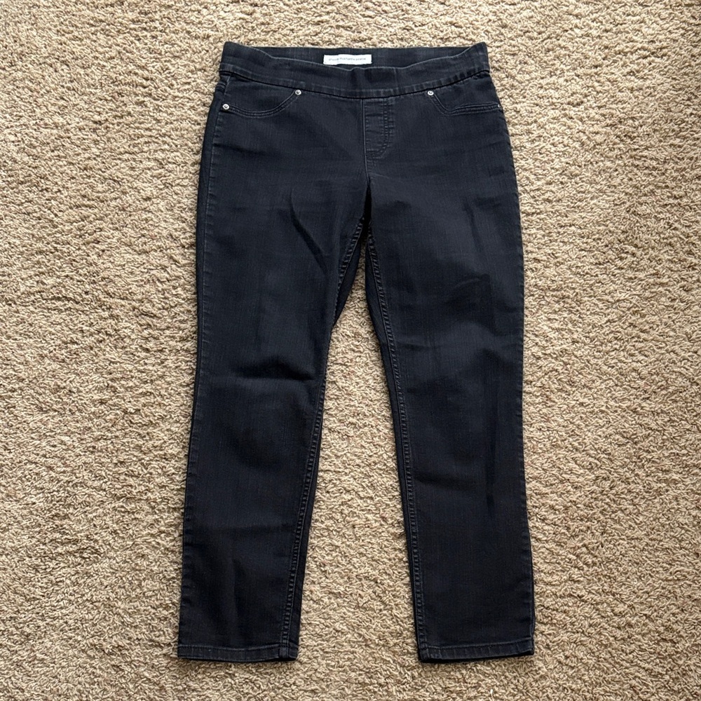 Chico’s Black Platinum Denim 1.5 Short Straight leg elastic pull on Jean